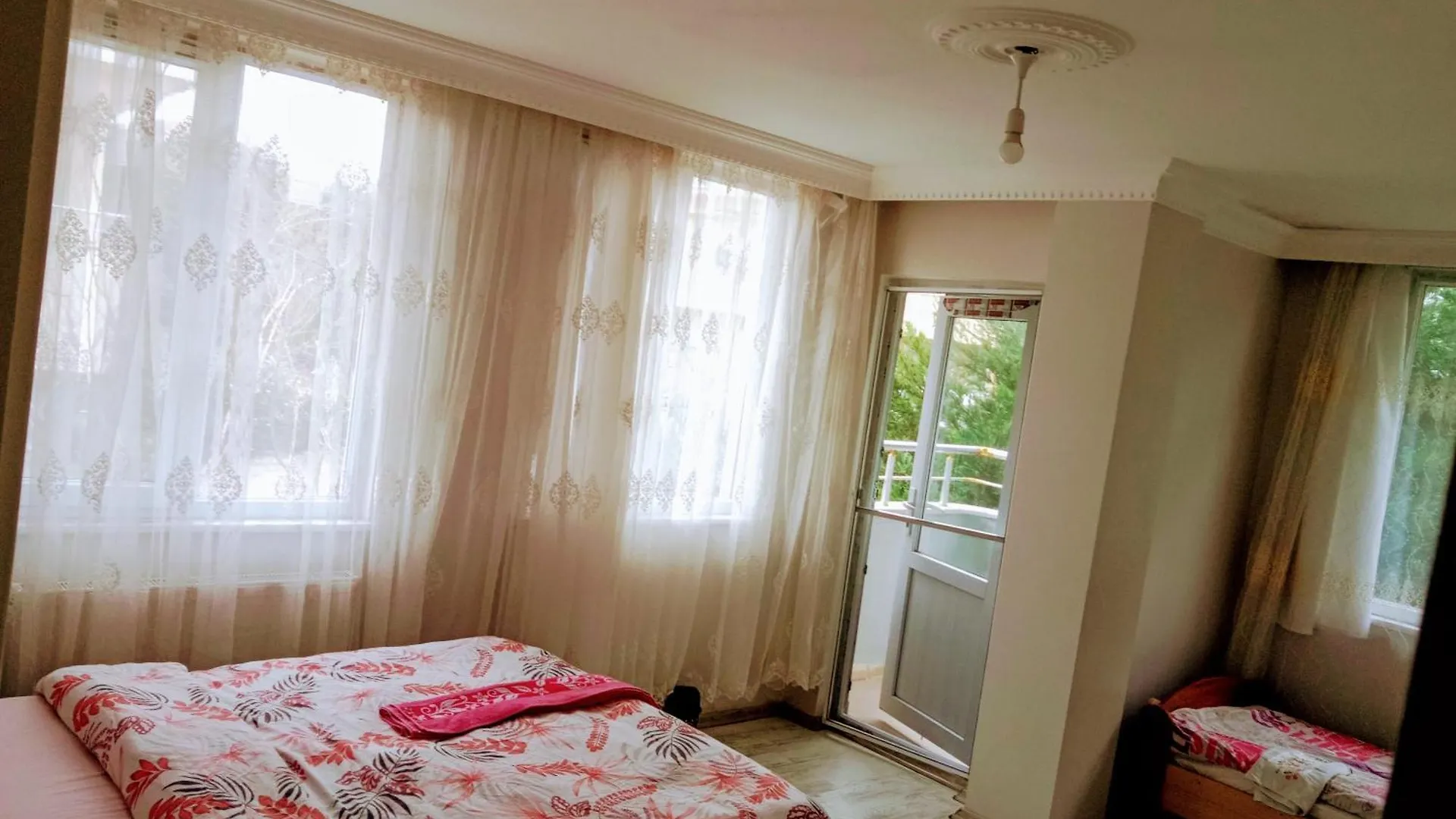 Bed & Breakfast Orman Breakfast Hotel Is 6 Minutes Away From The Airport Arnavutkoy