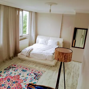 Lodge Ahmet Teacher Hotel,6 Minutes From The Airport, Arnavutkoy
